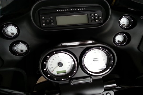 677692 / 677704 (Custom Chrome Gauge Trim Ring)